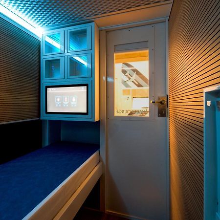 Resting Pods - Zzzleepandgo Wien Airport Schwechat Eksteriør billede